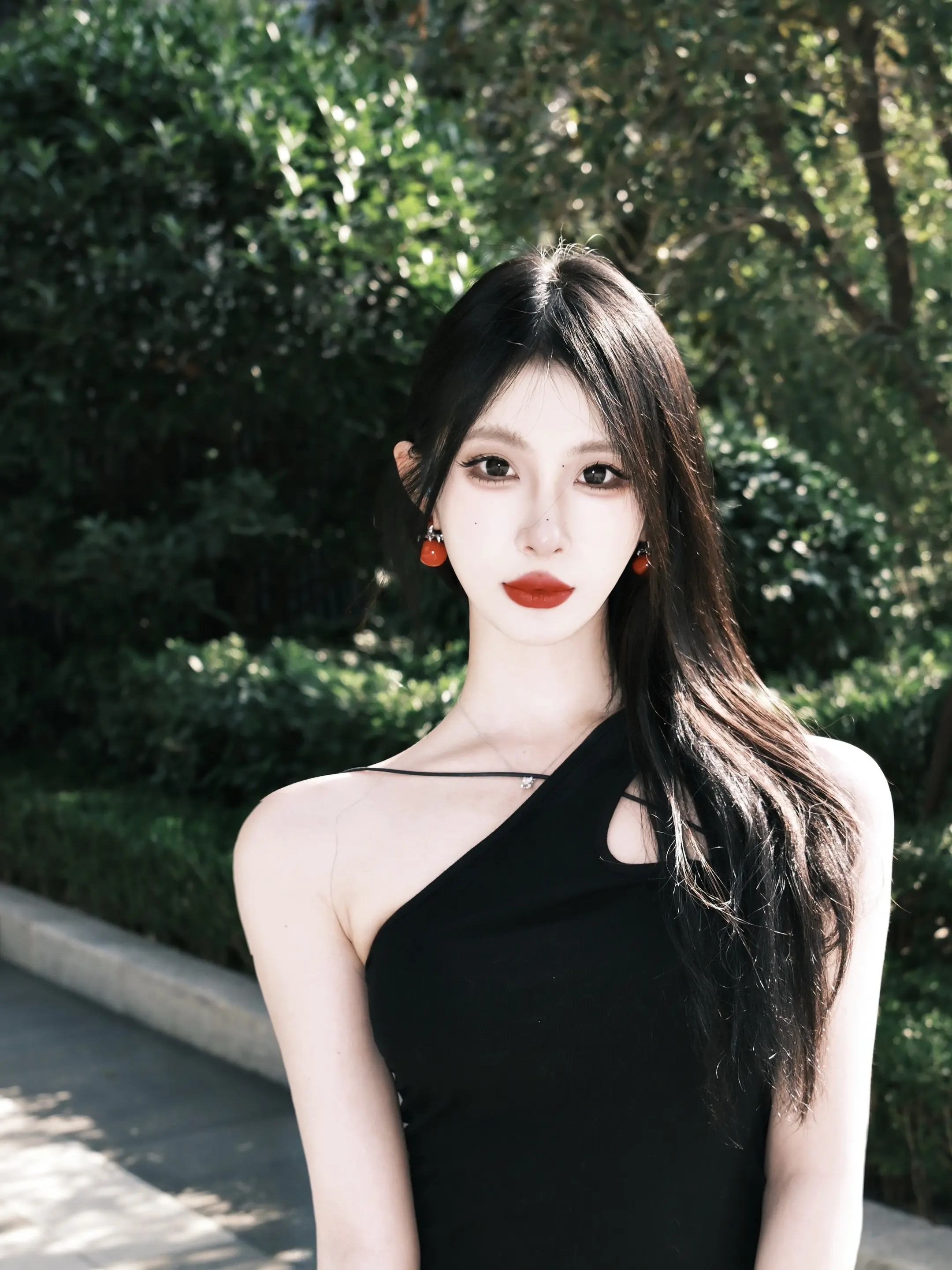 黑发红唇的明艳姐感 和富士有点搭💋