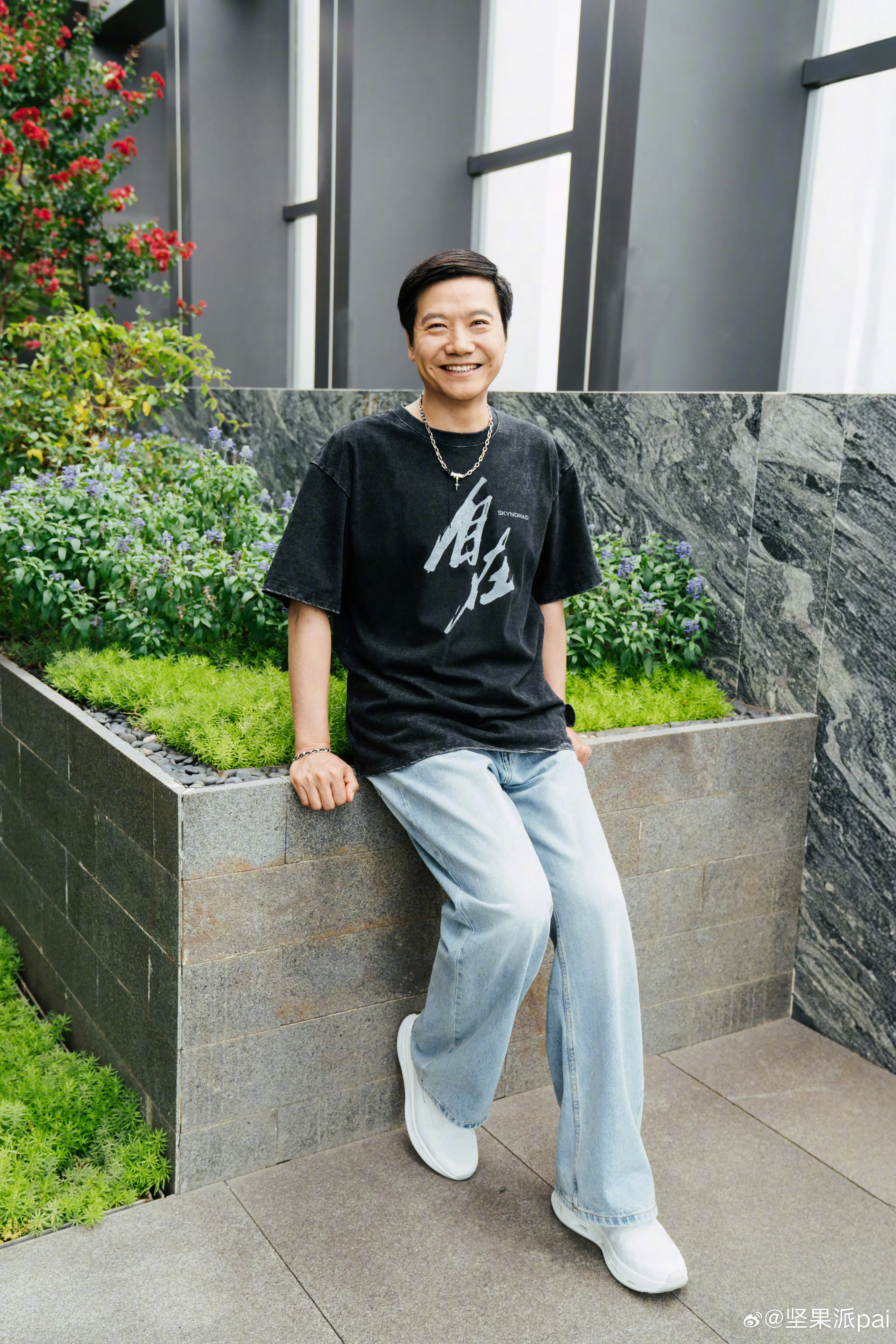 雷总这穿搭可以啊，自在。雷军小米澎程N90价格
