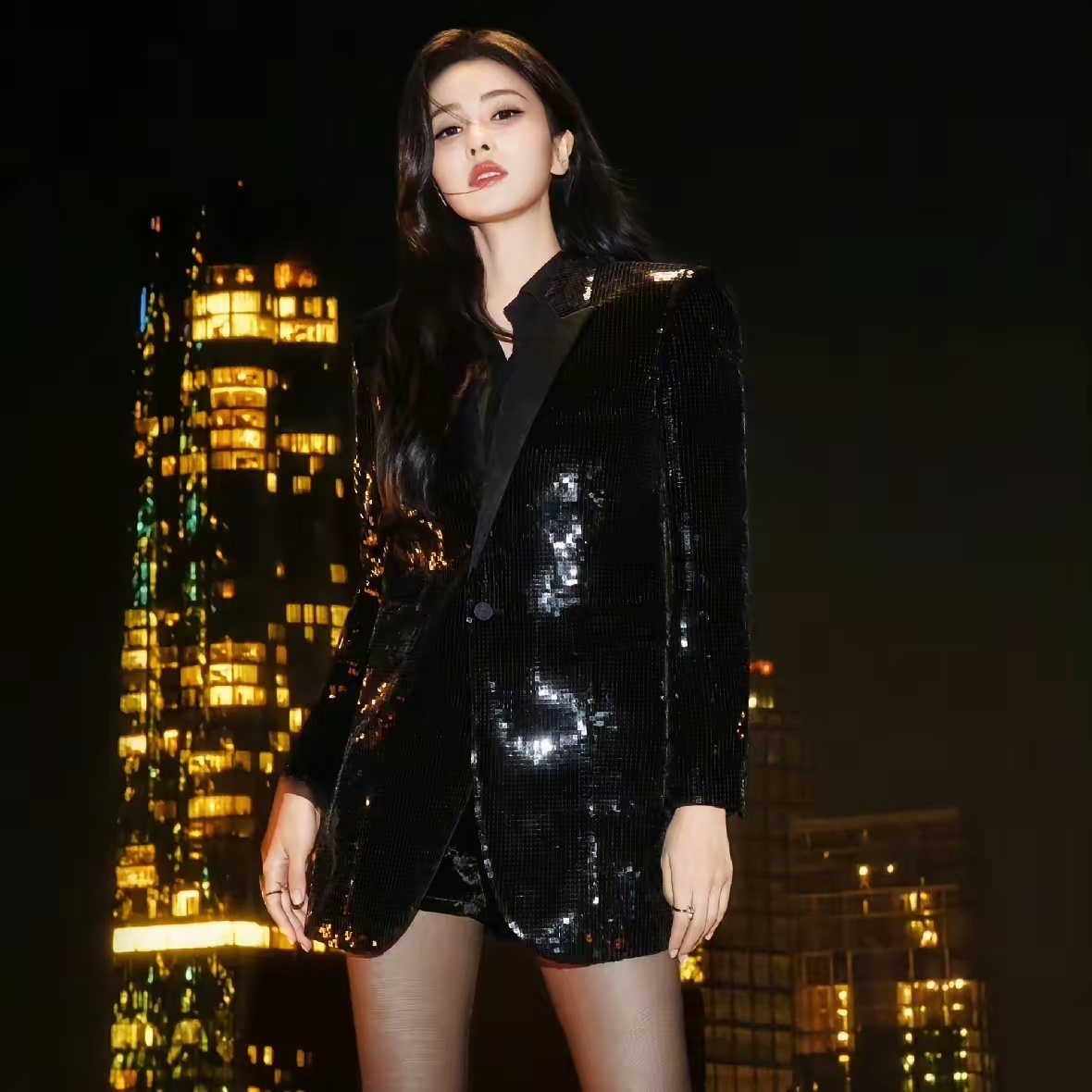 白鹿直播 白鹿给所有女性上了一课，没有无趣的女人，只有不化妆的女人。这次黑丝造型