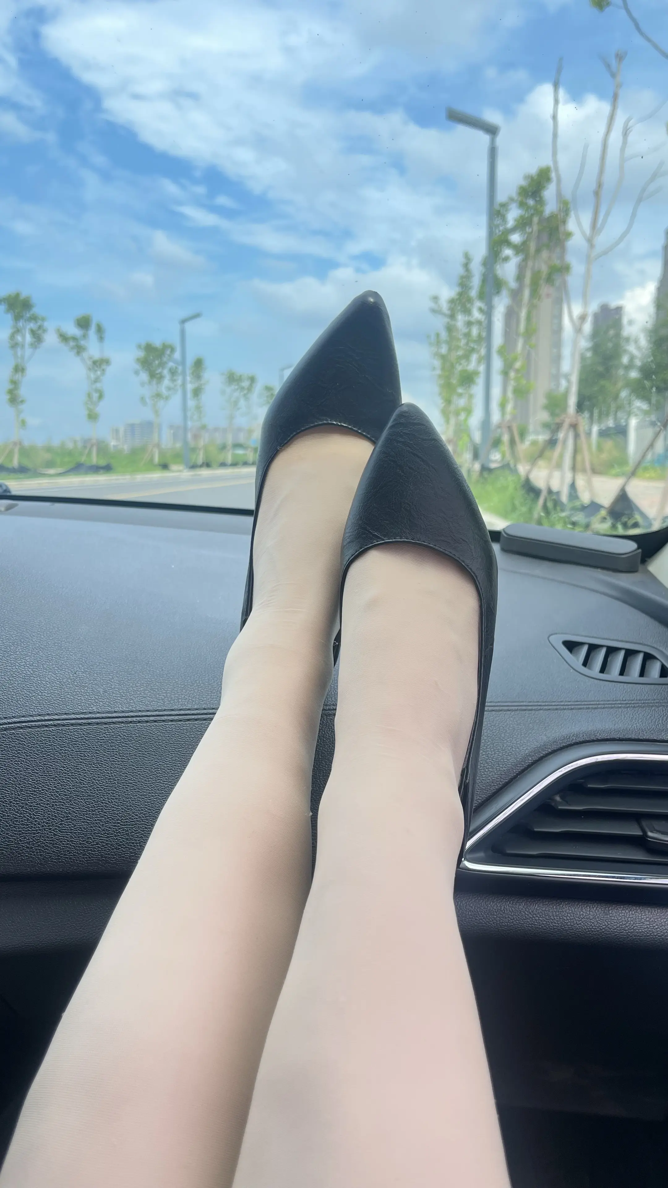 分享一双特别好穿的高跟鞋，通勤平时穿都可以