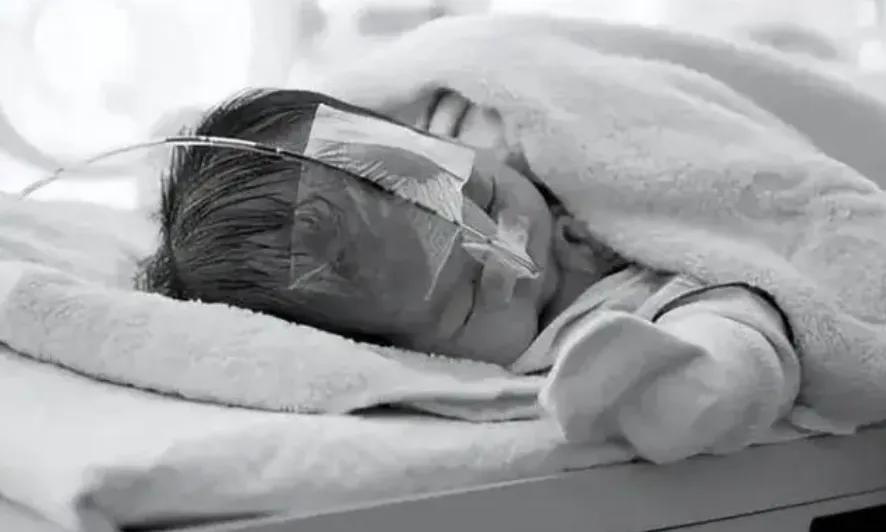 武汉一名男婴出生不久便被诊断为脑瘫，当父亲含泪提出拔掉管子时，谁也没想到19年后