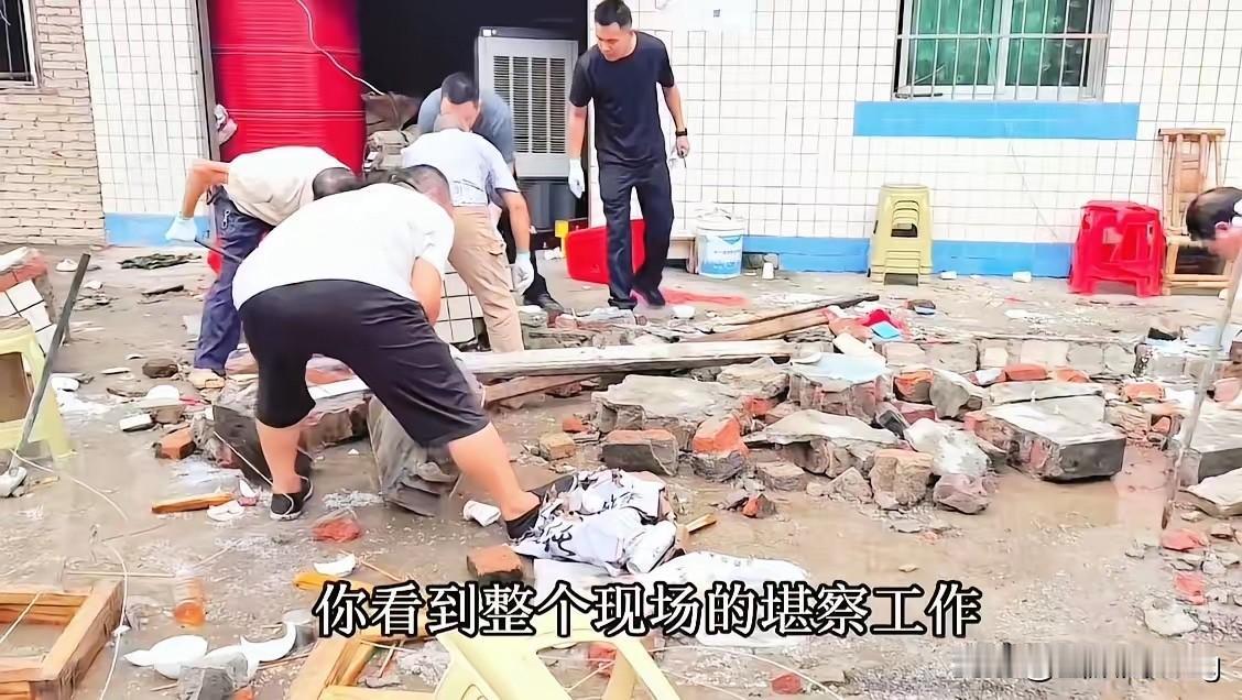 亲历者讲述的升学宴墙体倒塌一幕，听着就让人后背发凉。本来是庆贺孩子金榜题名的喜事