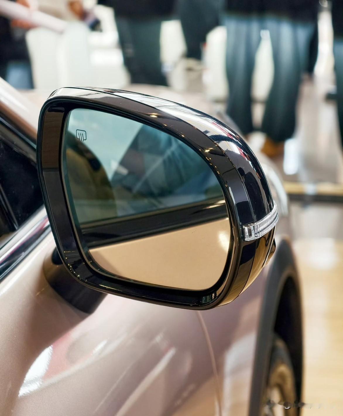 咱们今天来评选一下「2025微博年度SUV车型」
说到SUV大家第一个想到的肯定