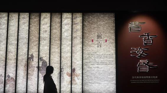 南昌汉代海昏侯国遗址博物馆办了一场展览，百余枚新修复的简牍首次亮相，其中失传18