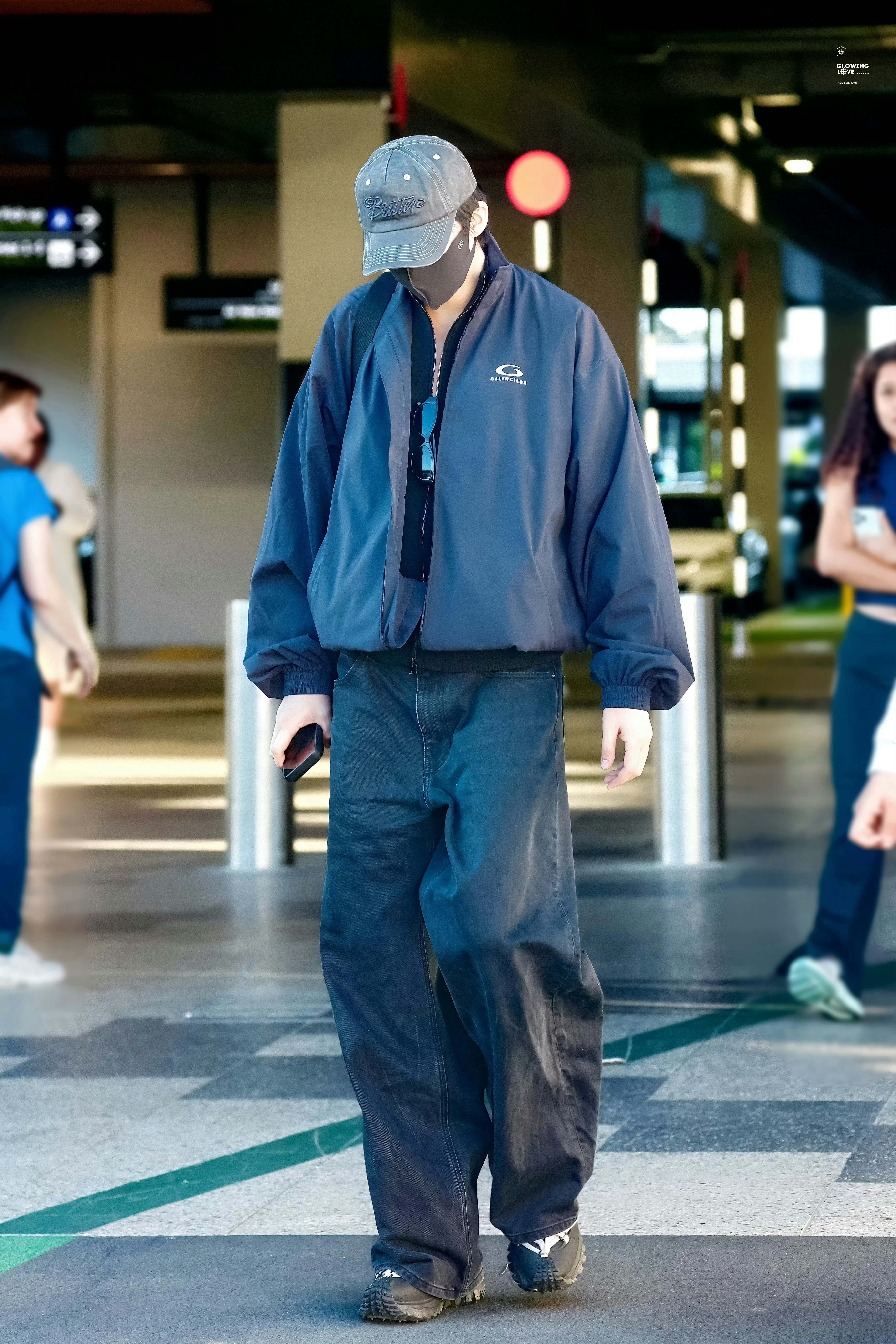 有人喜欢你穿大衣的样子有人喜欢你休闲的样子于是你犹豫到底该穿大衣还是休闲可是你忽