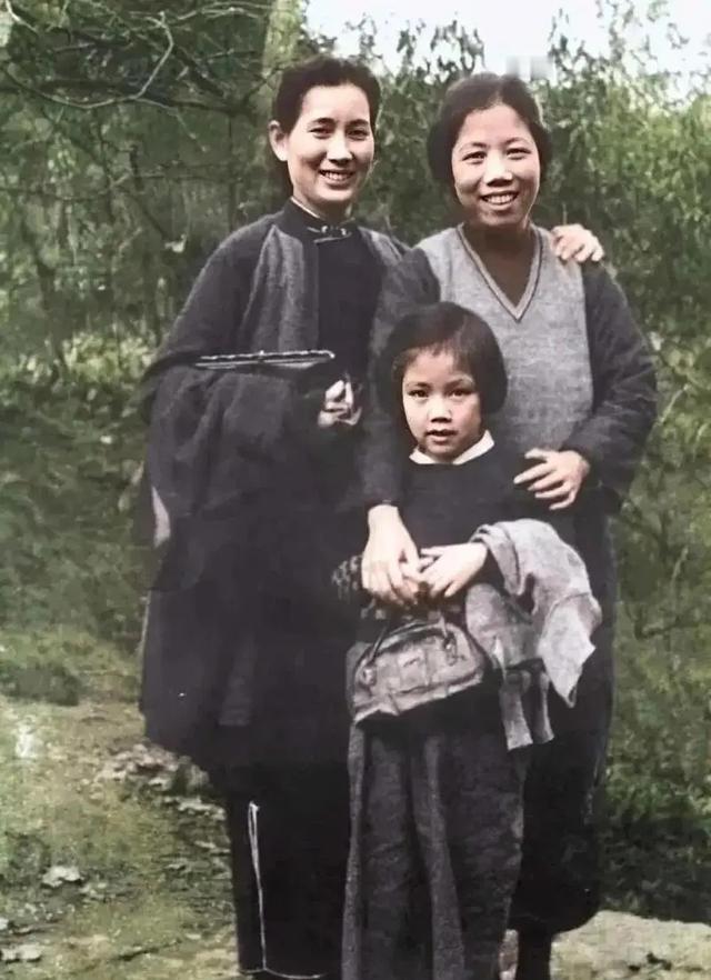 1955年授衔前夕，有人感慨：若叶挺在世，元帅之衔当之无愧。周恩来闻言沉默良久，