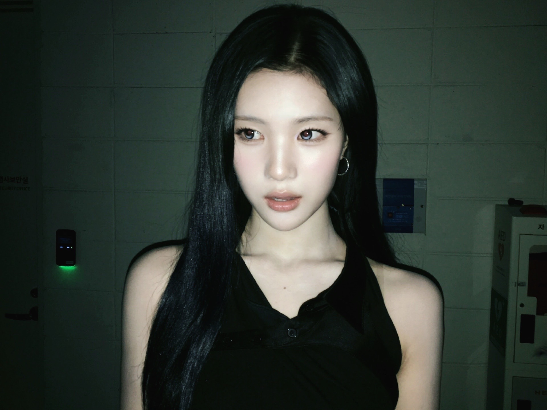 长直发配黑衣服 完全顶级魅魔来的🖤 