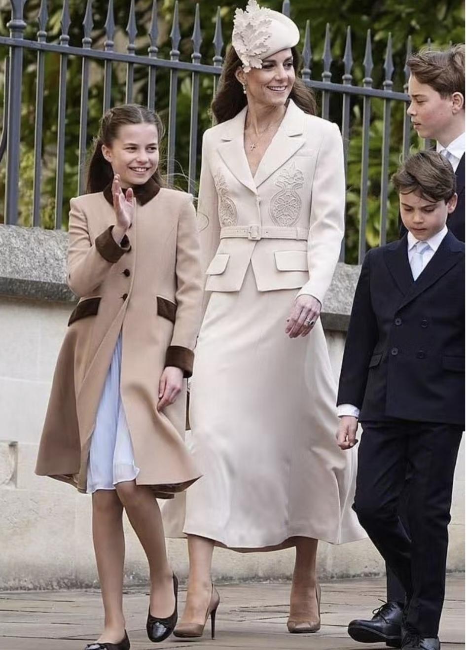 威尔士三宝真的长大了！乔治王子身高快要追上母亲了，真正要成为男子汉了。小路易文静