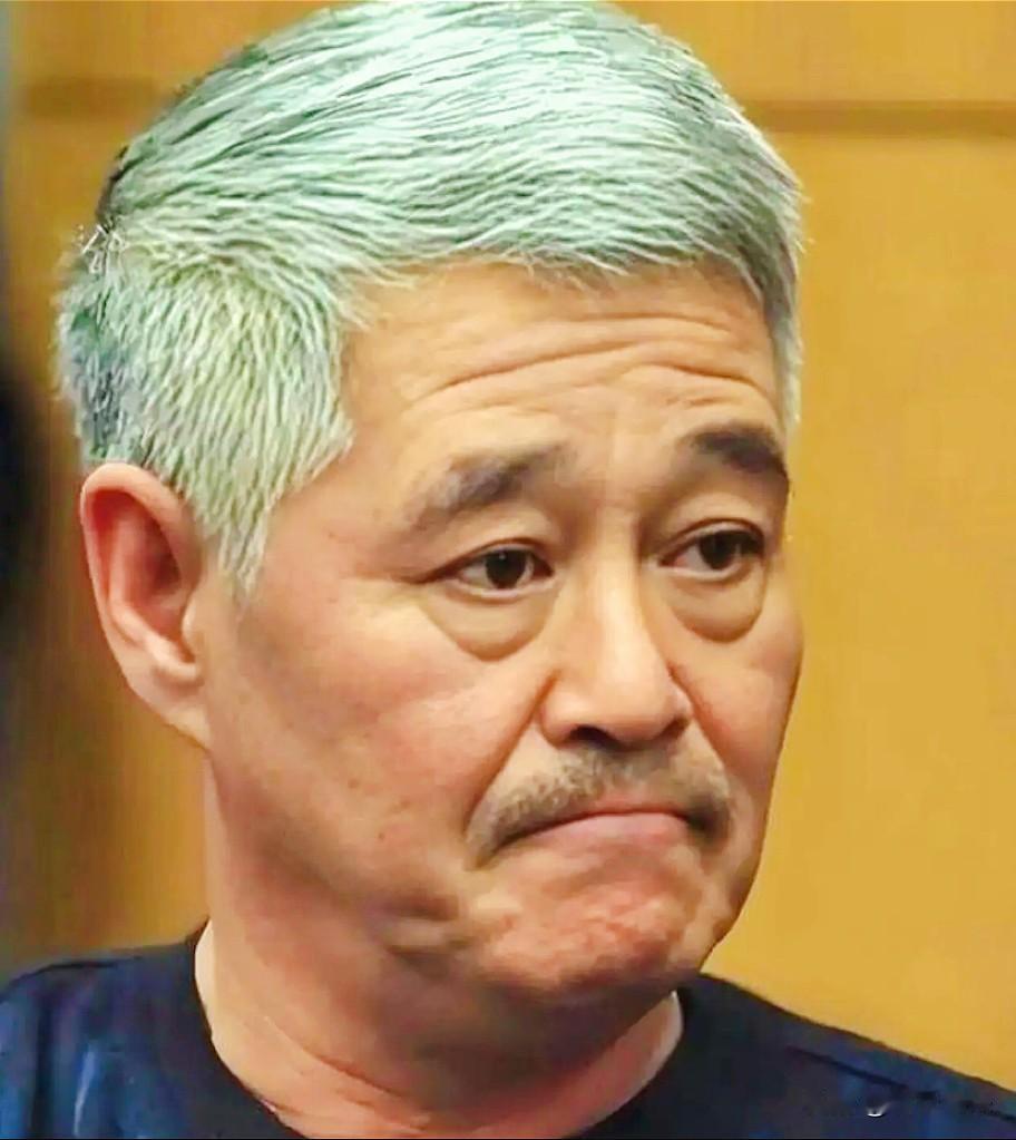 赵本山那会儿虽然早就是大腕了，可骨子里还是个过日子的农村人，平时家里放点现金从不