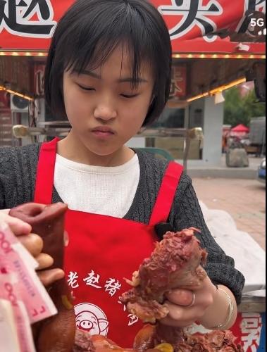 高手在民间，这事儿反物理却真真切切
河北一个猪头肉老板挂牌“20分钟内吃完5斤猪