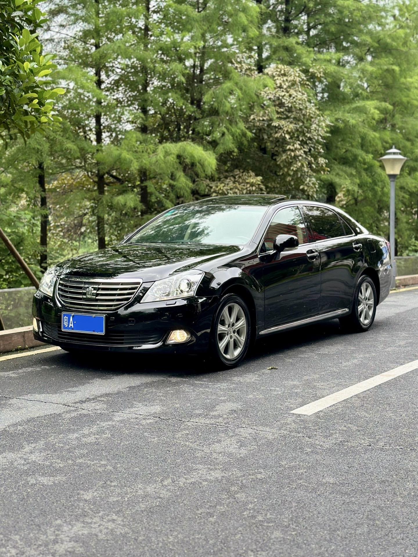 3.0L Saloon VIP.多少人为了斧头灯而情怀买单 经不经典我不管 我就喜欢这一款