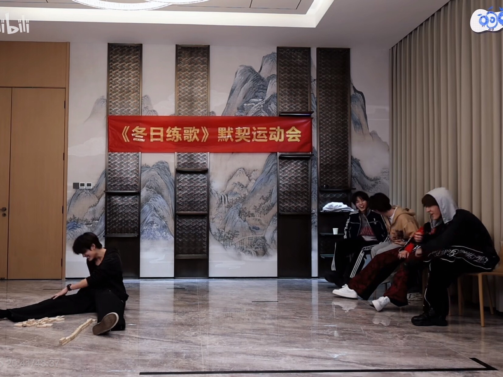 这个大宝不对劲 看着看着吉美表演姿势就变成了这种 