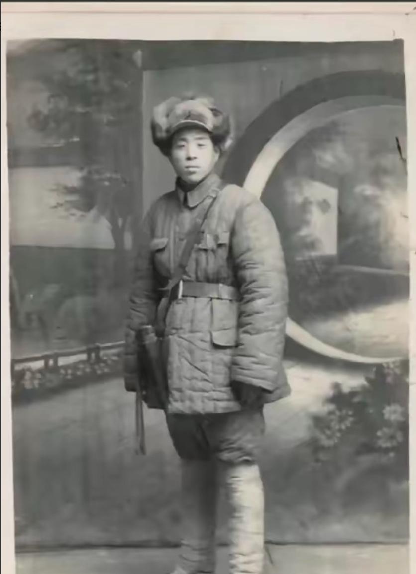 1937年，地主黄有带着300个鬼子进山。他顿顿吃着鬼子罐头，一脸殷勤。五天后，