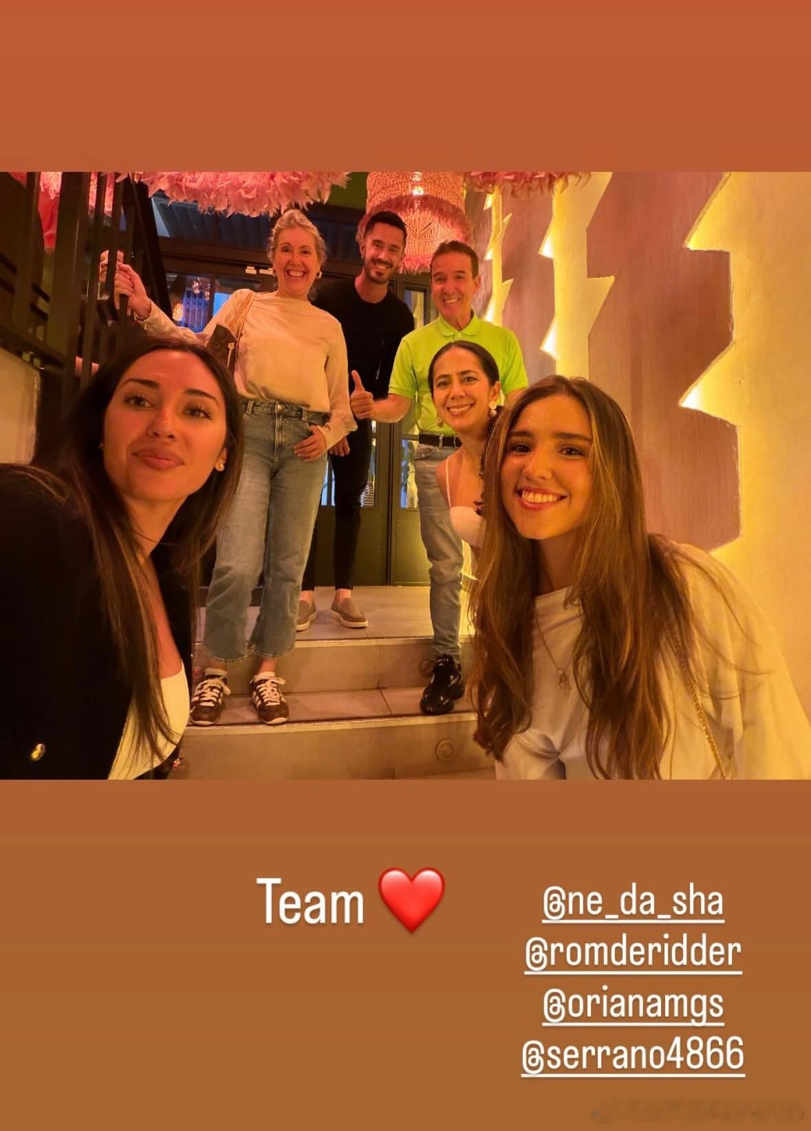 奥索里奥！和团队还在马德里！包括了教练德利德尔、理疗师奥里亚娜·冈萨雷斯！熟悉的