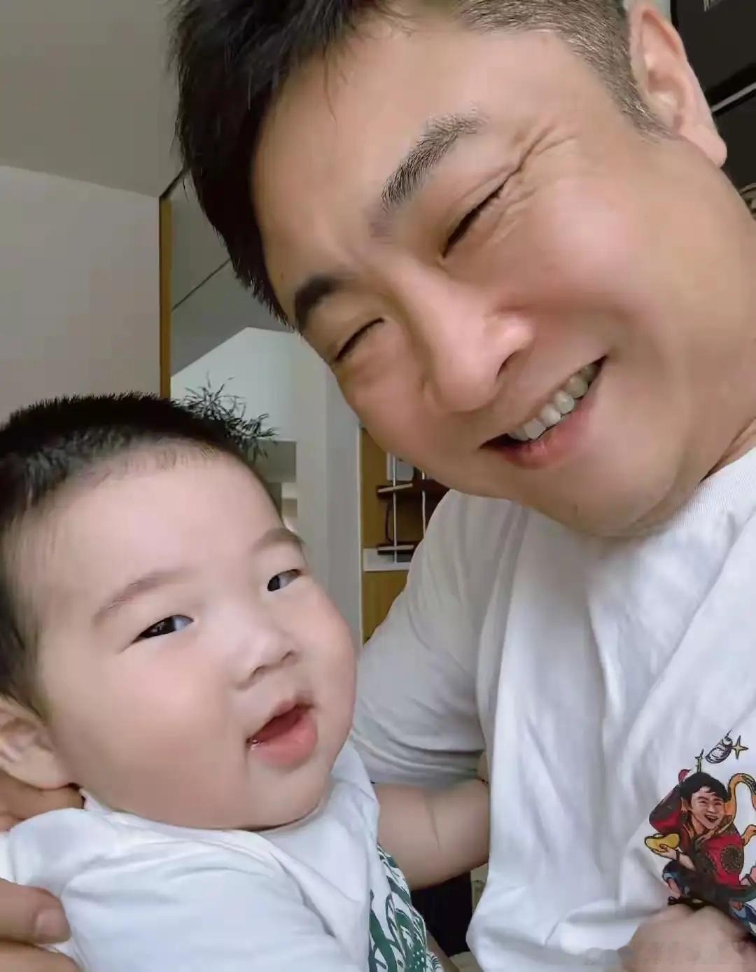 乔杉真的应了那句，“龙生龙，凤生凤”乔杉的孩子像乔杉，全部无一例外的像他，不得不