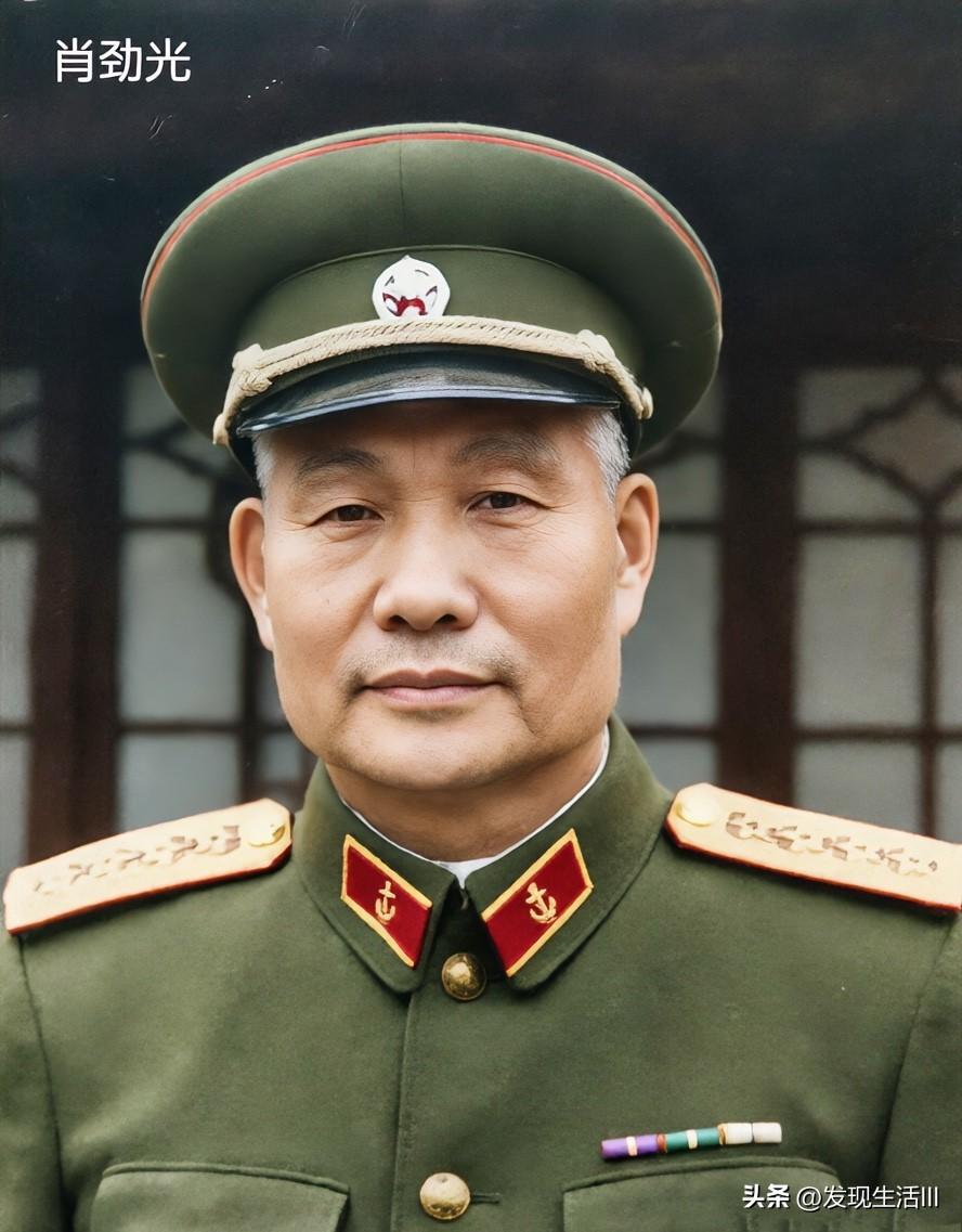 “你是个海军司令，还坐我的渔船？”船老大上下打量着这群穿军装的人，认出了肖劲光。