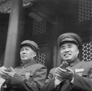 不少人心里都疑惑，毛主席为何总亲切称呼朱德为朱老总？

解放战争里很少见他亲自上