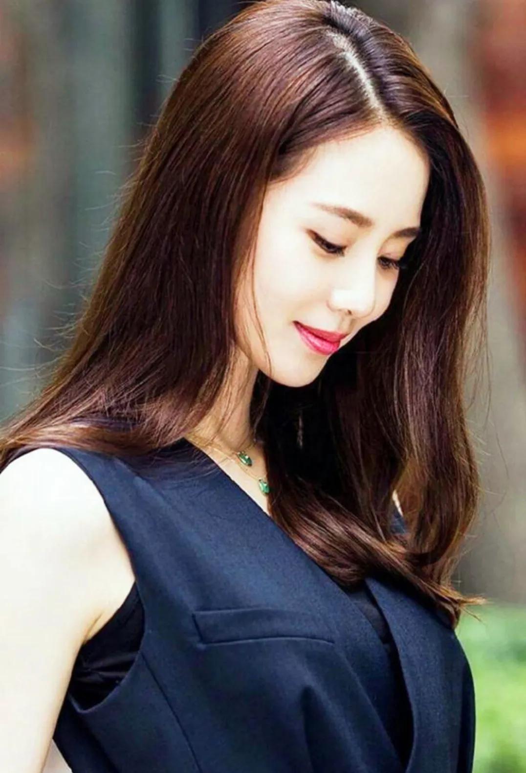 掌握这3个谋略的女人
迟早出人头地！

1、把自己调成静音模式，不显山也不露水，
