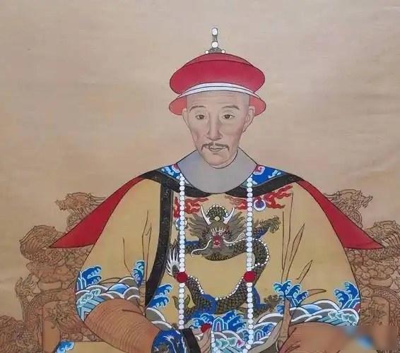七月的热河避暑山庄闷得人喘不过气，六十一岁的嘉庆帝突然就没了，连句遗诏都没来得及