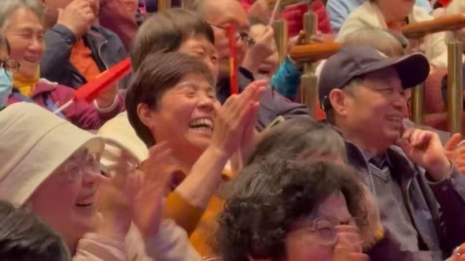 但求无愧我心各位粉丝：我已经踏上了上海的土地。这也意味着，今年第一次带老人旅游的