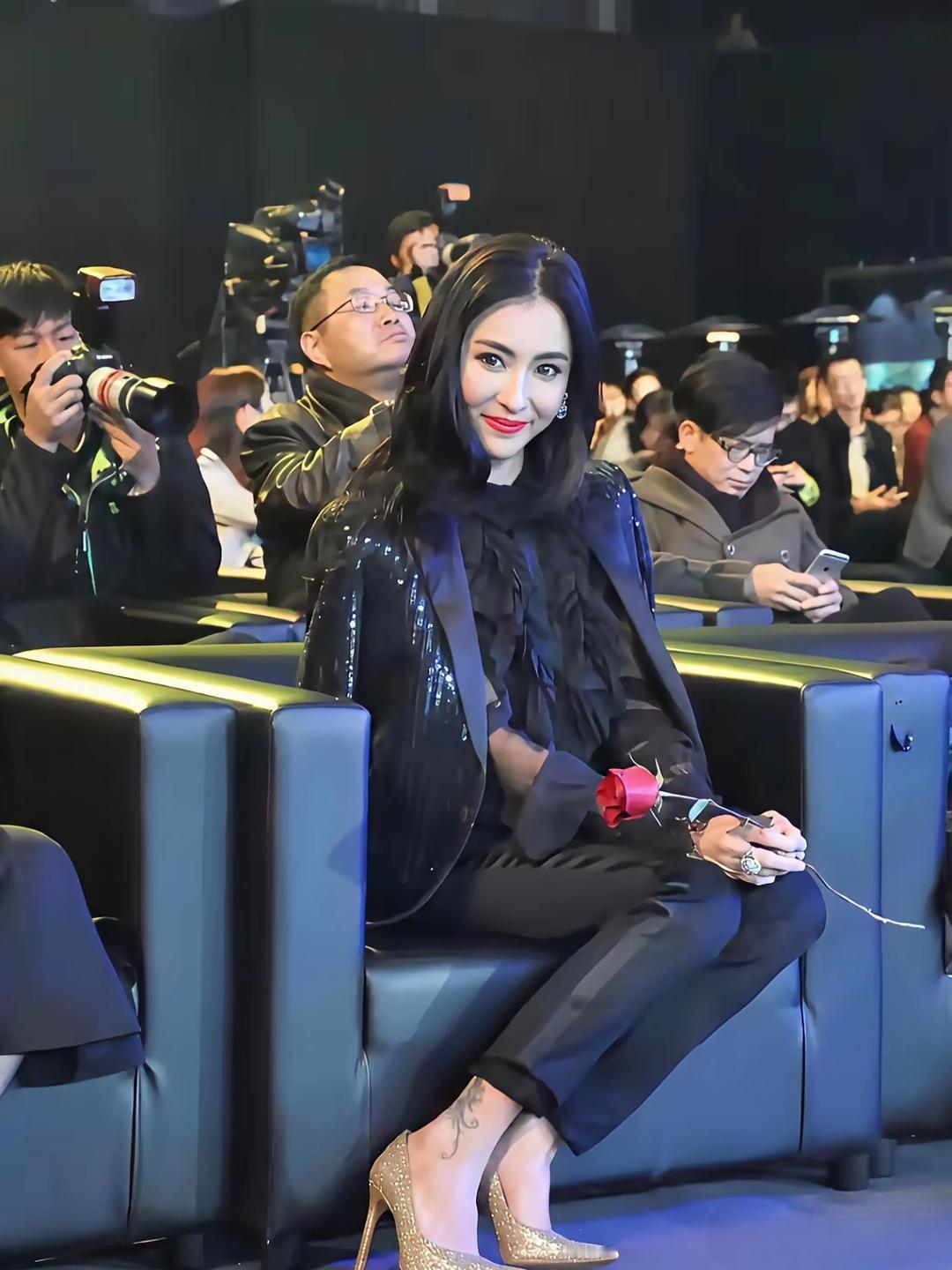 岁的张柏芝看上去一点不显老，人长得挺机灵，可惜一副“沙哑嗓子”太减分！