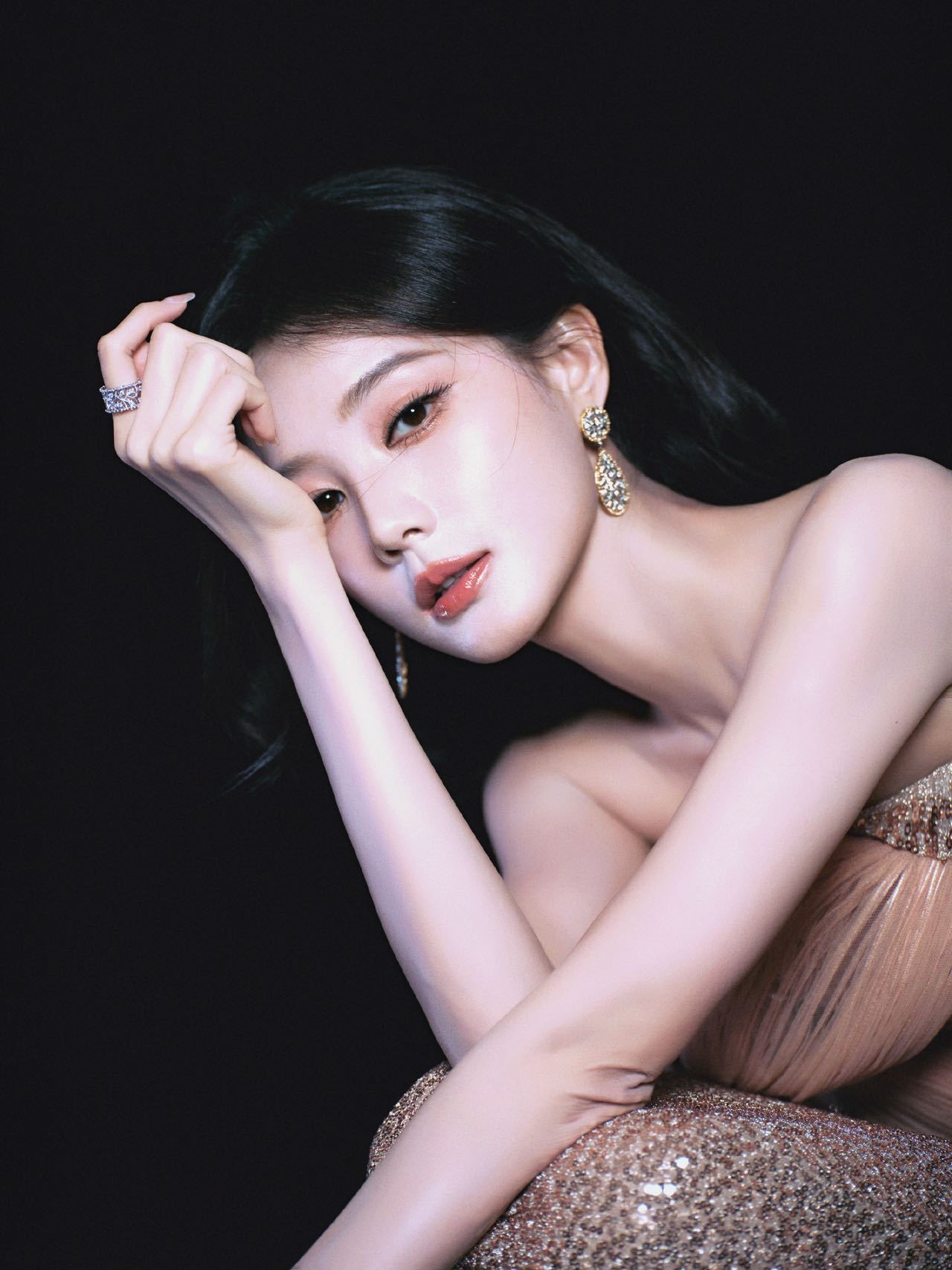 李一桐把土星穿身上了李一桐穿特别定制好美这是什么神仙造型，粉色薄纱打造出土星既视