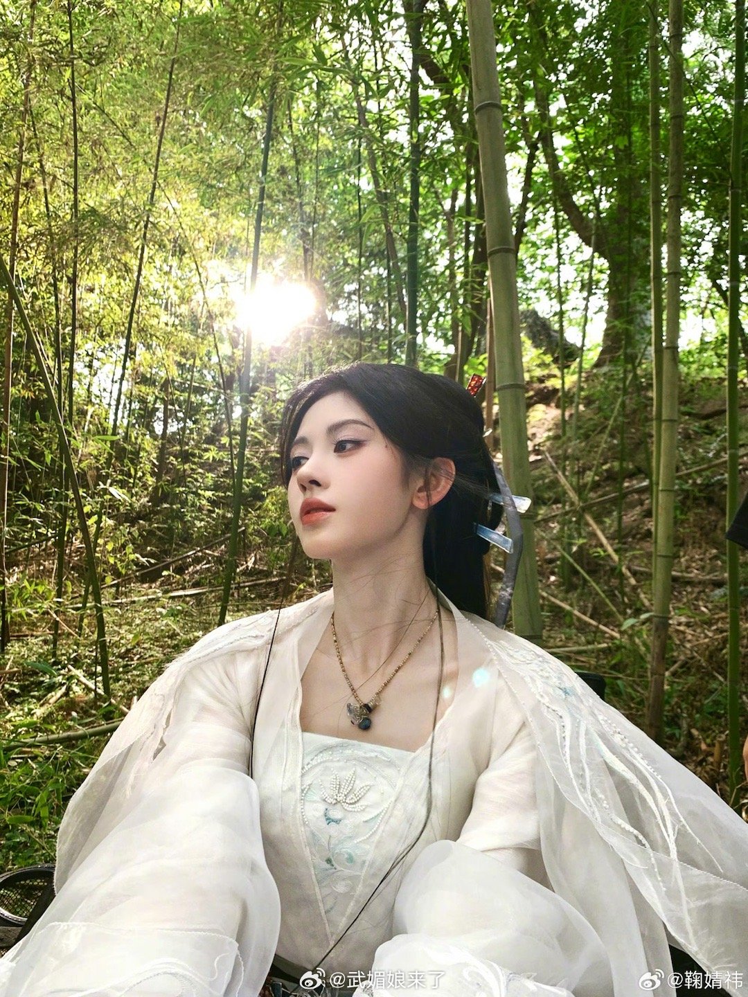 鞠婧祎放粮了，晒了一大波库存，这盛世美颜对我眼睛好好[期待][期待] ​​​