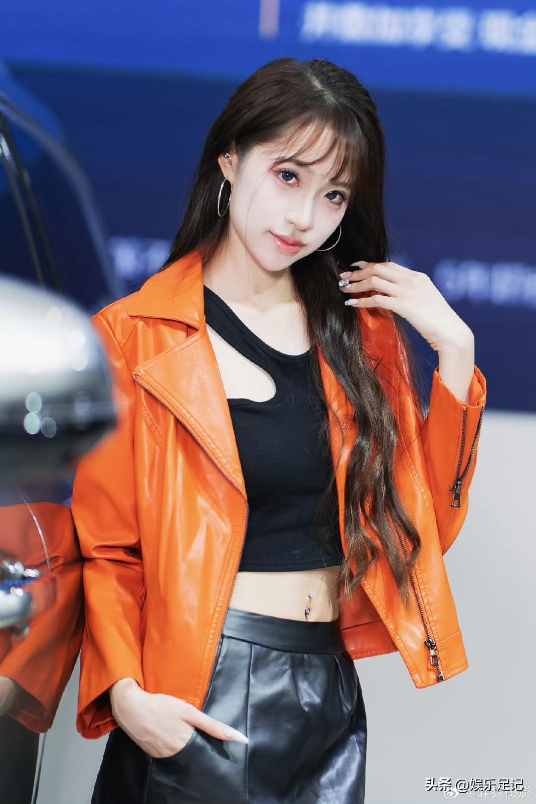 小姐姐如此清瘦，恰似那风中摇曳的细柳