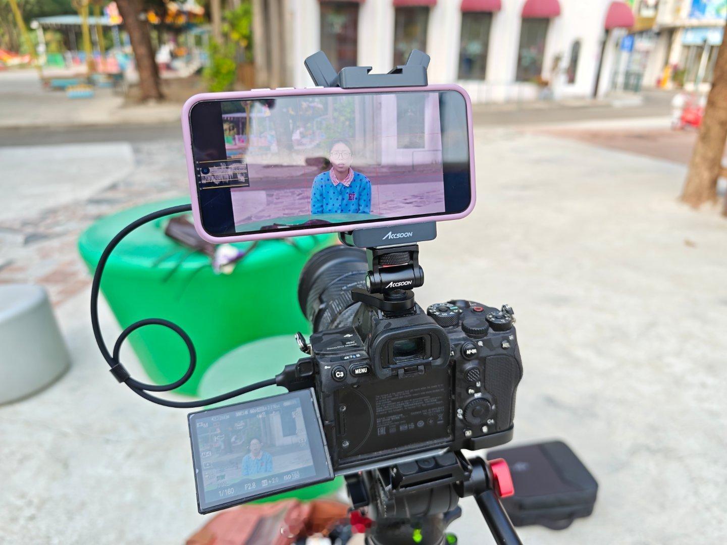 之前有朋友问我现在拍视频用啥设备，我觉得这个话题还挺有意思的，可以来简单讲讲写个