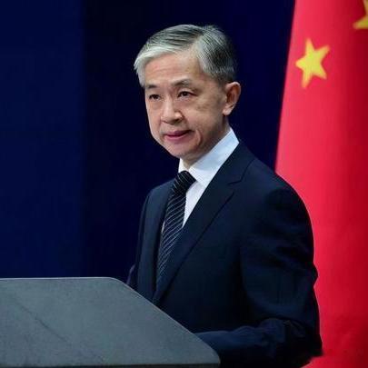 《日本记者追问中国导弹“目的地是哪”，外交部回应后，他自己可能都后悔问了》日本记