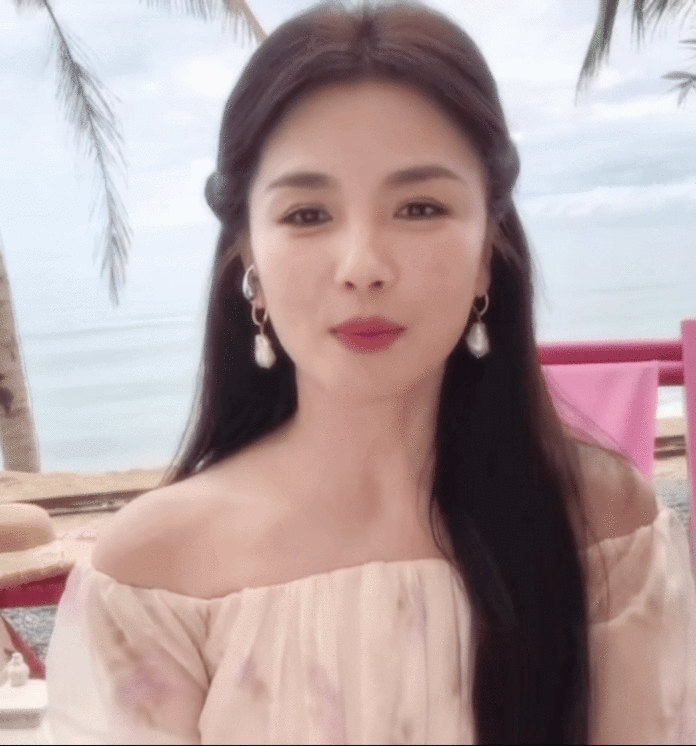刘涛微博冲浪拜师学梗 谁被刘涛学梗的样子圈粉了？尾波冲浪没成改学网络热梗，一本正