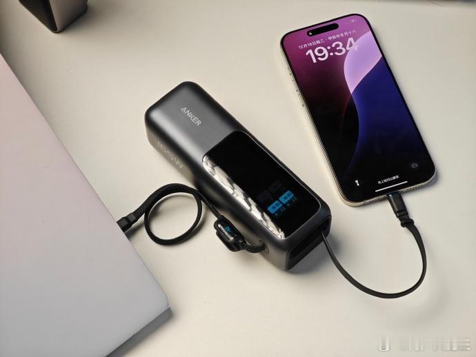 最近的Anker装备Nano移动电源 ​​​