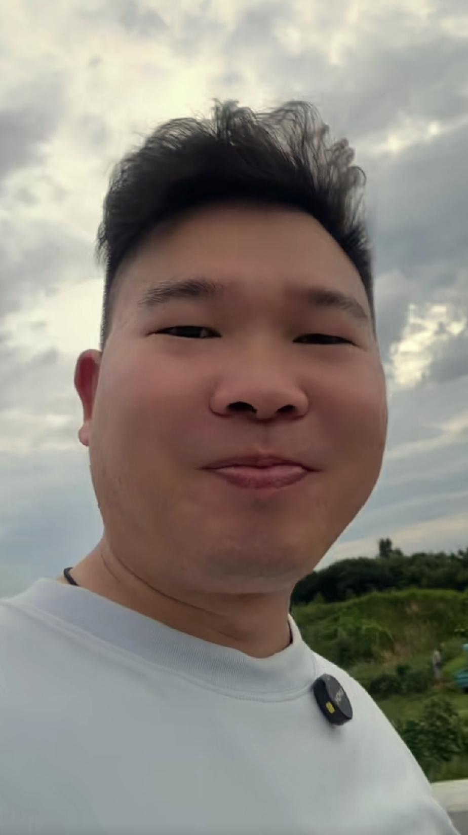 钟凡今天终于向大家承认，自己正在谈一个女朋友。

钟凡说，这就是他进入七月份之后