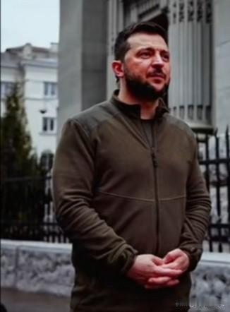 据凤凰卫视12月4日报道，乌克兰总统办公室首席战略顾问彼得罗夫透露，泽连斯基准备