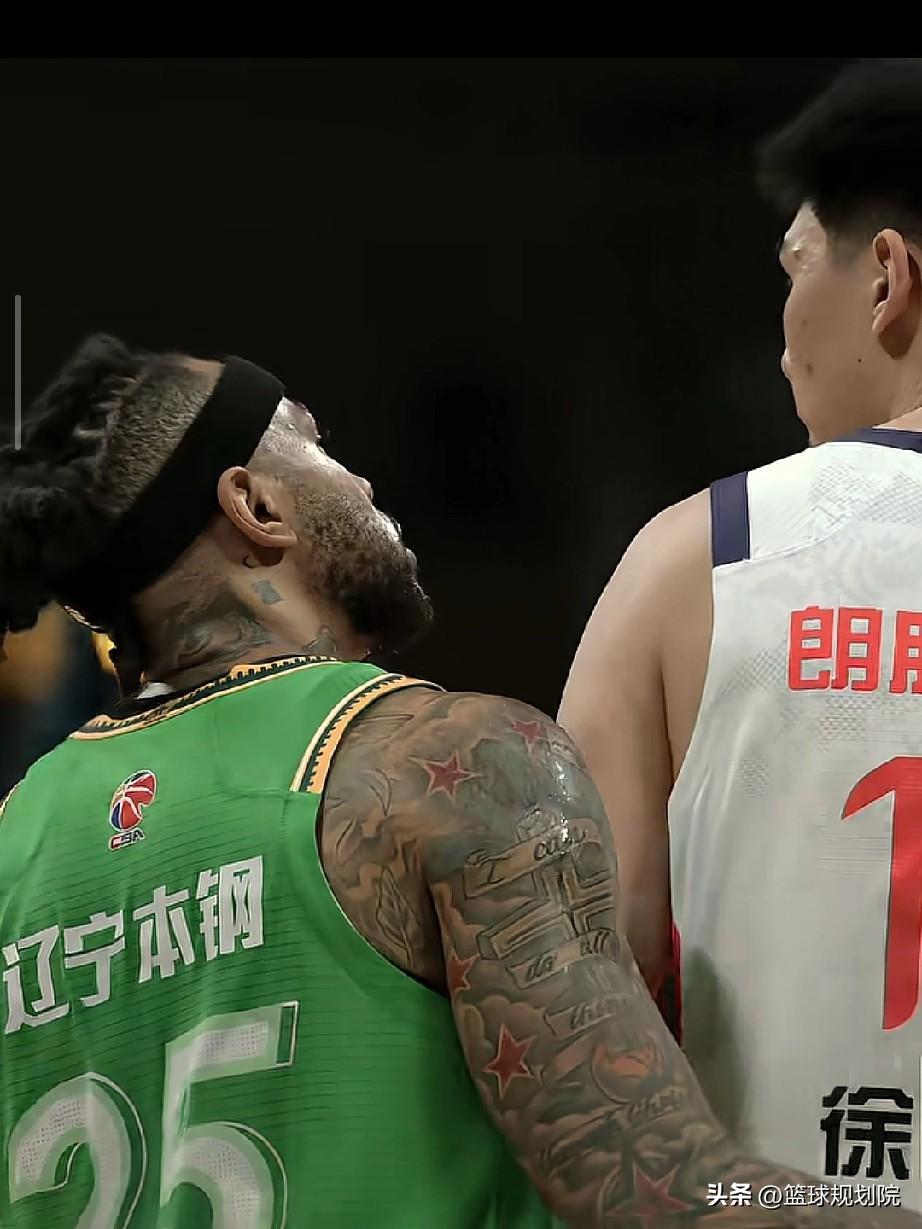 大莫“盯人防守”，就说徐昕慌不慌吧！

辽宁主场迎战广州的比赛中，莫兰德又再次上