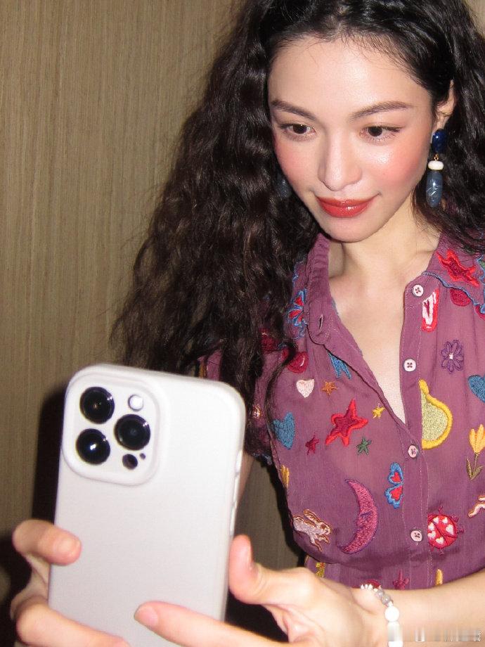 钟楚曦 我喜欢马丁钟楚曦这网速一开，直接暴露喜欢马丁啦，还说人家超帅，粉丝让ch