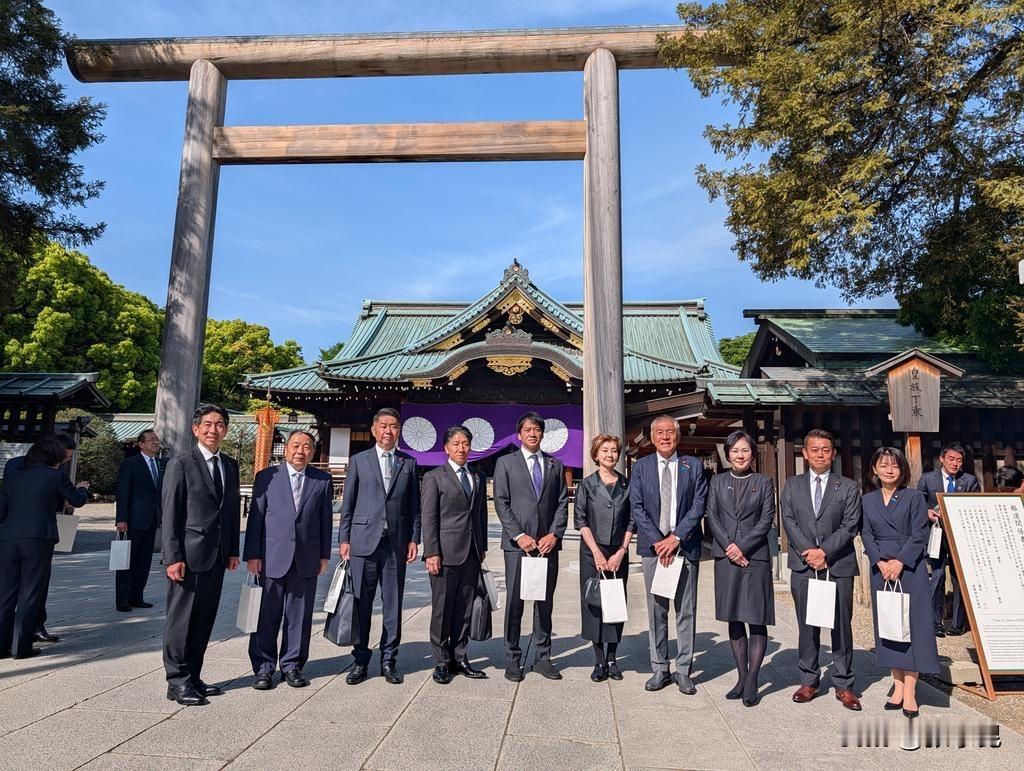 汉奸、日本参议员石平今天发文说：“今早，我作为‘大家一同参拜靖国神社的国会议员之