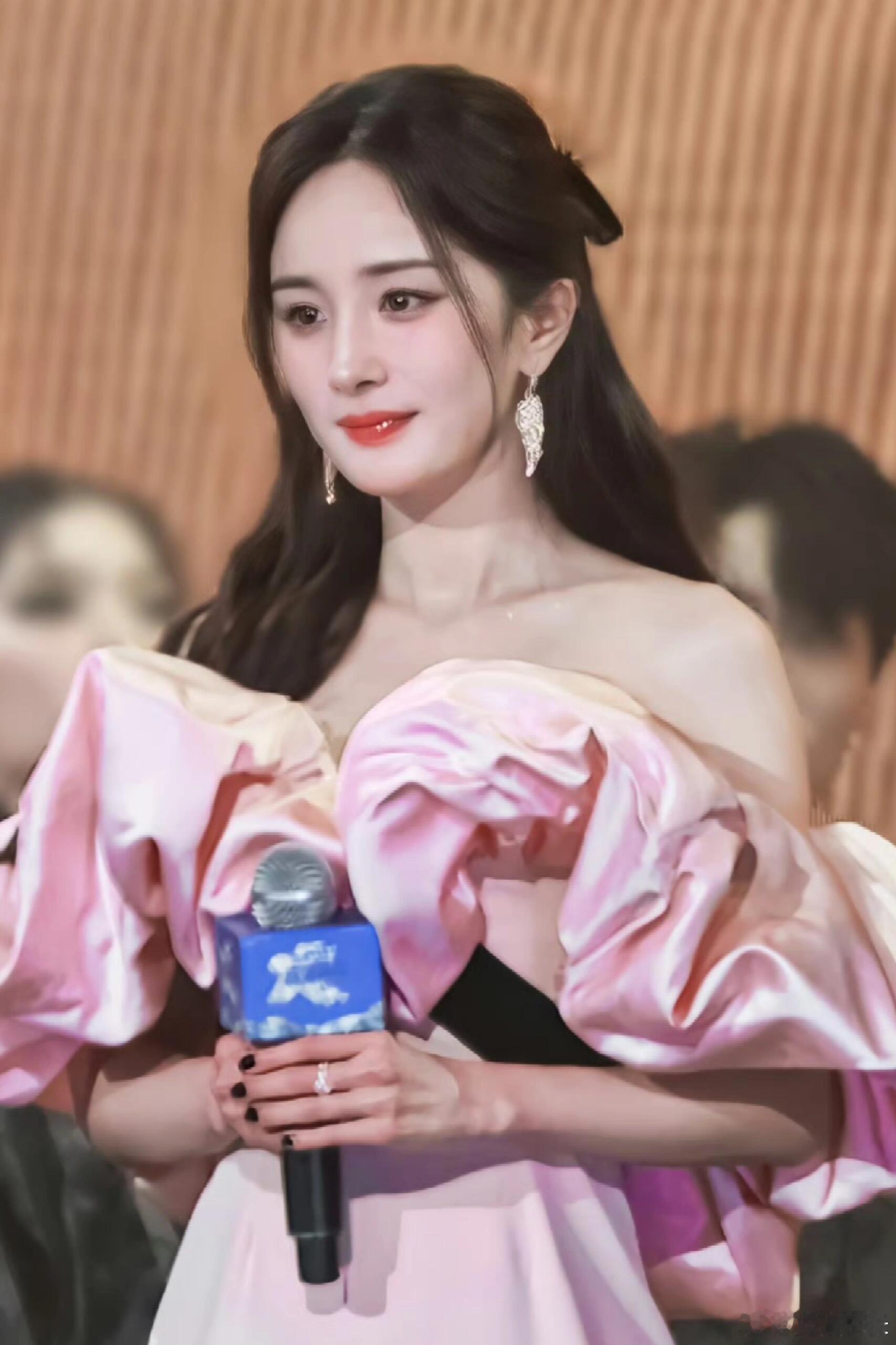 杨幂战至巅峰总决赛粉裙子造型梦回十年前的夏晚晴了 ​​​
