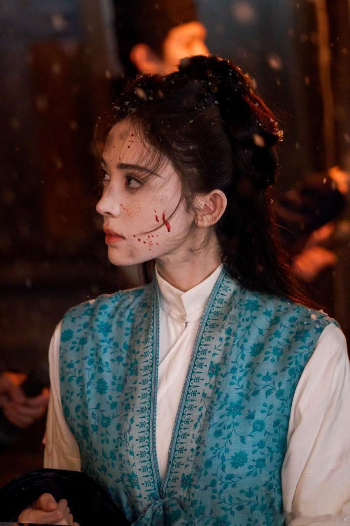 娜扎新剧出场即高光荣善宝抓包未婚夫和自家养茶女偷情的戏份真的超带感，她没有哭闹纠