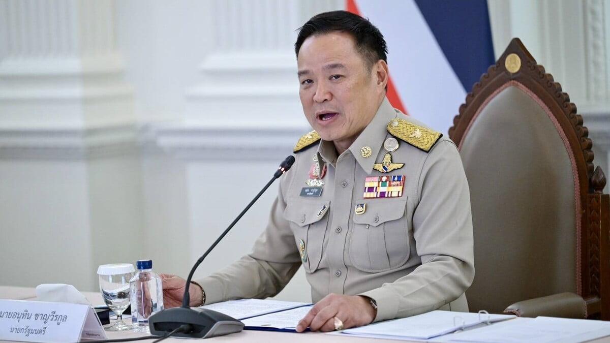 阿努廷拒绝立刻停火，特朗普终于恼羞成怒，第一道大棒砸向泰国支柱？
日前，美国驻泰