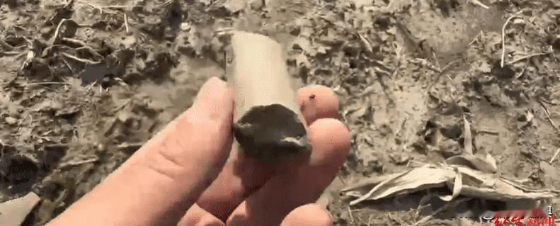 网友称在广汉鸭子河畔发现商周陶片，三星堆博物馆：已赴现场勘查
在9月的阳光照耀下