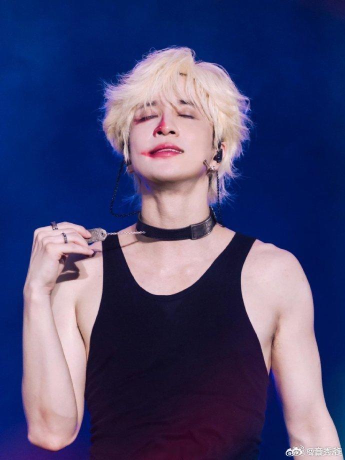 薛之谦说第一首薛氏情歌是瞎写的老薛真的自带笑点！上节目说第一首薛氏情歌是瞎写的，