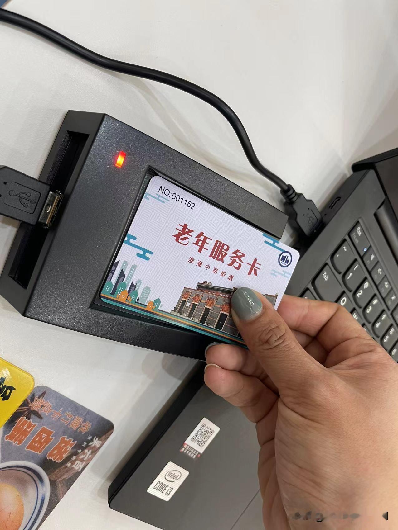 淮安市尊老由老年优惠卡/敬老卡和老年优待证实现。

淮安老年卡类型与公交政策
