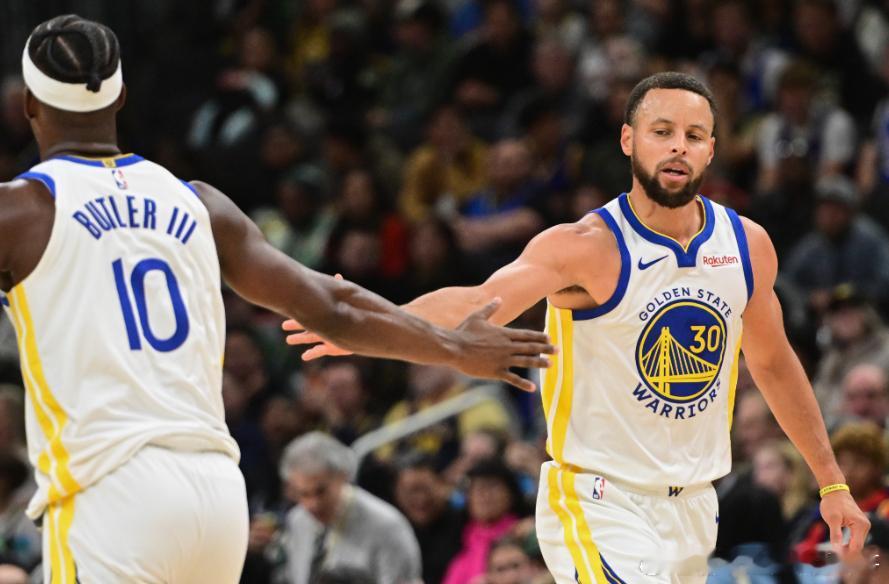 近日NBA名宿巴克利在《Tom Tolbert show》节目中谈到了勇士队。巴