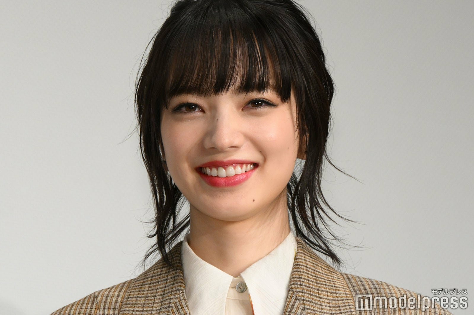 日娱新闻  小松菜奈  2月16日，迎来生日的日本明星。小松菜奈迎来29岁生日。