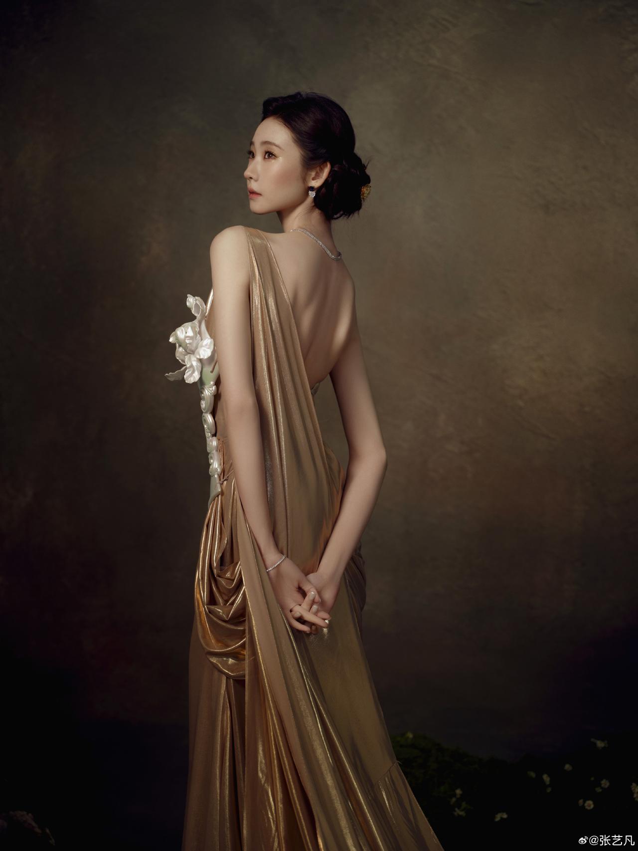 女神降临[奸笑]
张艺凡