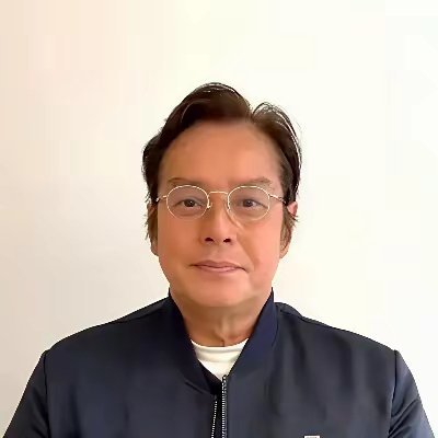 香港艺人谭咏麟发文回应斯坦福大学教授吴钊燮，他说：“让美国那些乡巴佬们在中华民族