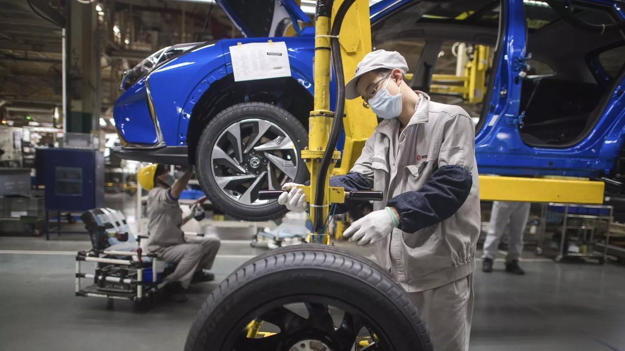 多伦多汽车经销商纳扎尔·诺沃尔斯基说,他去过世界各地的车展,中国电动汽车的质量"