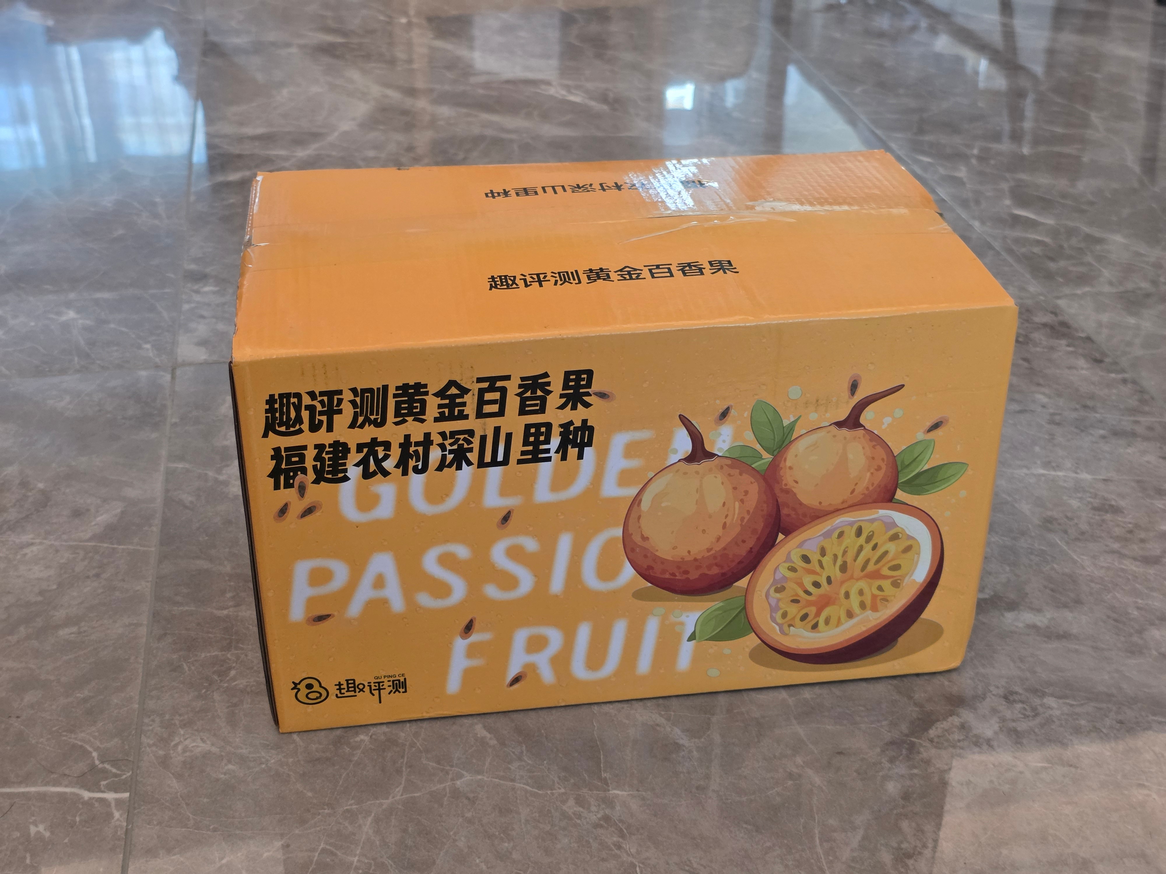 终于吃上网红百香果了，比之前吃的百香果甜很多，有一种清新的香味儿很清爽，艾米丽一