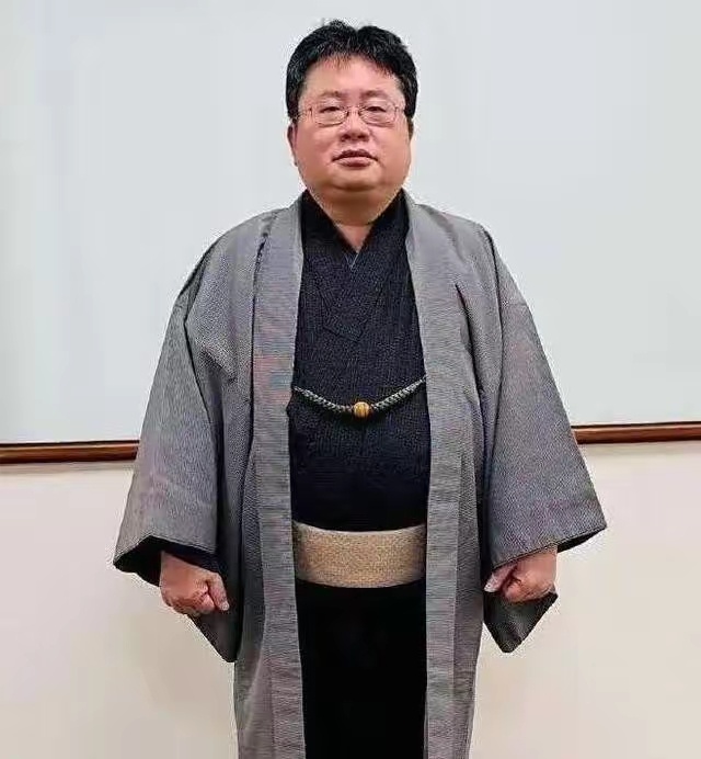 高市早苗疯狂反华，离不开背后两个中国败类在出谋划策：石平太郎和矢板明夫，二人都靠